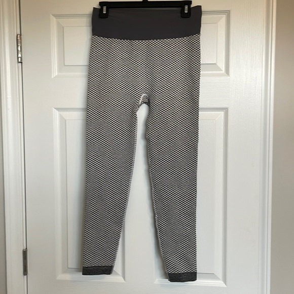 Ryderwear Pants - Ryderwear Grey and White Scrunch Butt Leggings Size Large